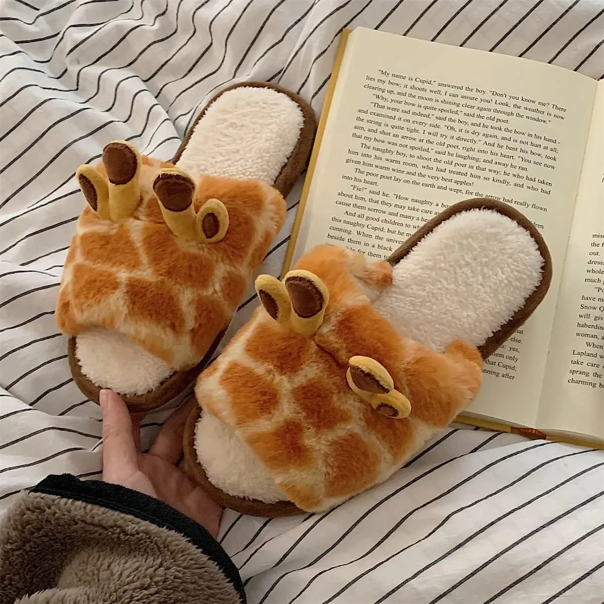 Gaolinci Cartoon Giraffe Cotton Slippers, Winter Indoor Outdoor Slippers for Women