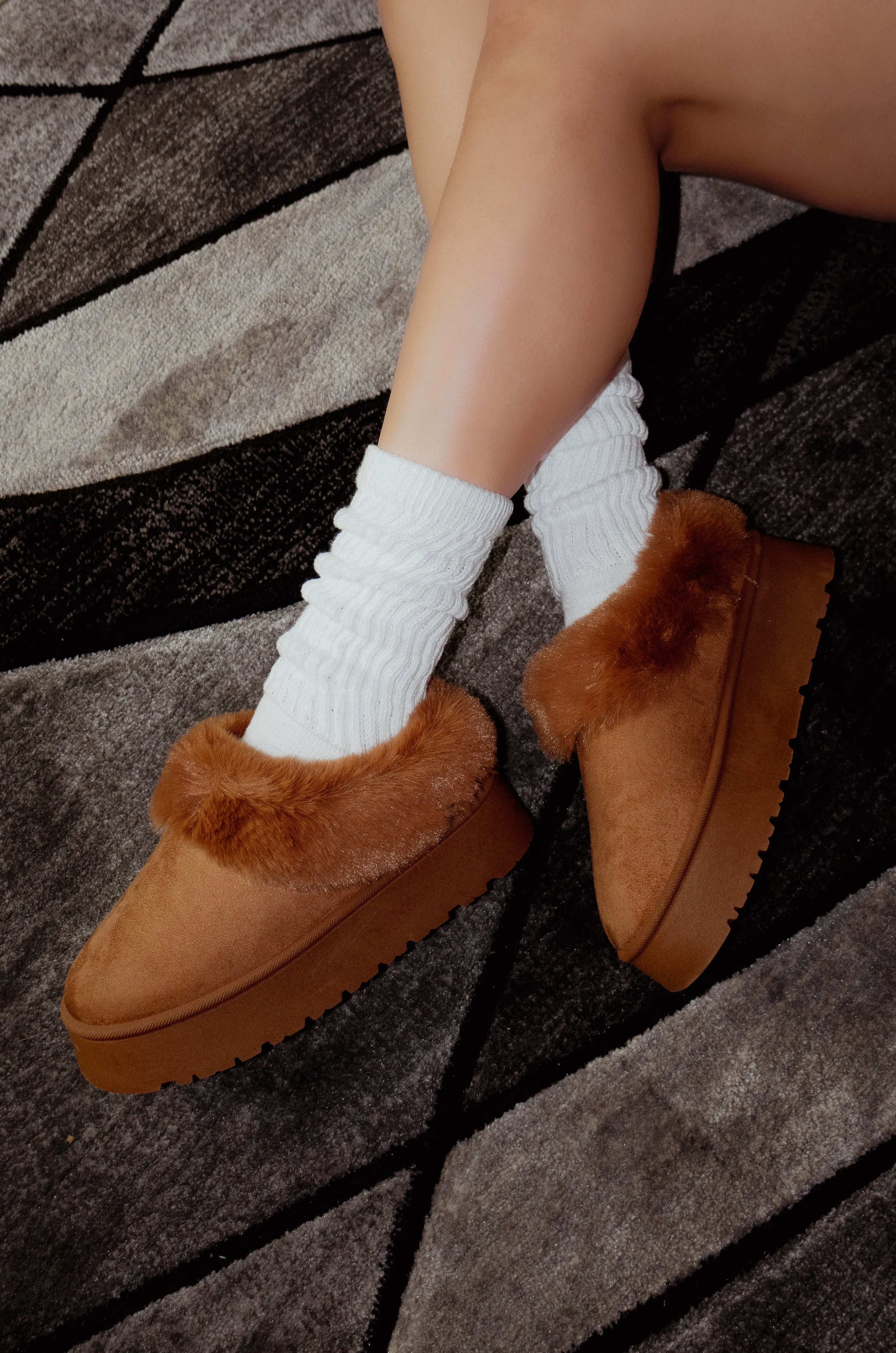 Padded - Slip-On Faux Fur Platform Booties, Cozy & Warm Design, Stylish Winter Footwear, Perfect for Casual or Cold Weather Looks