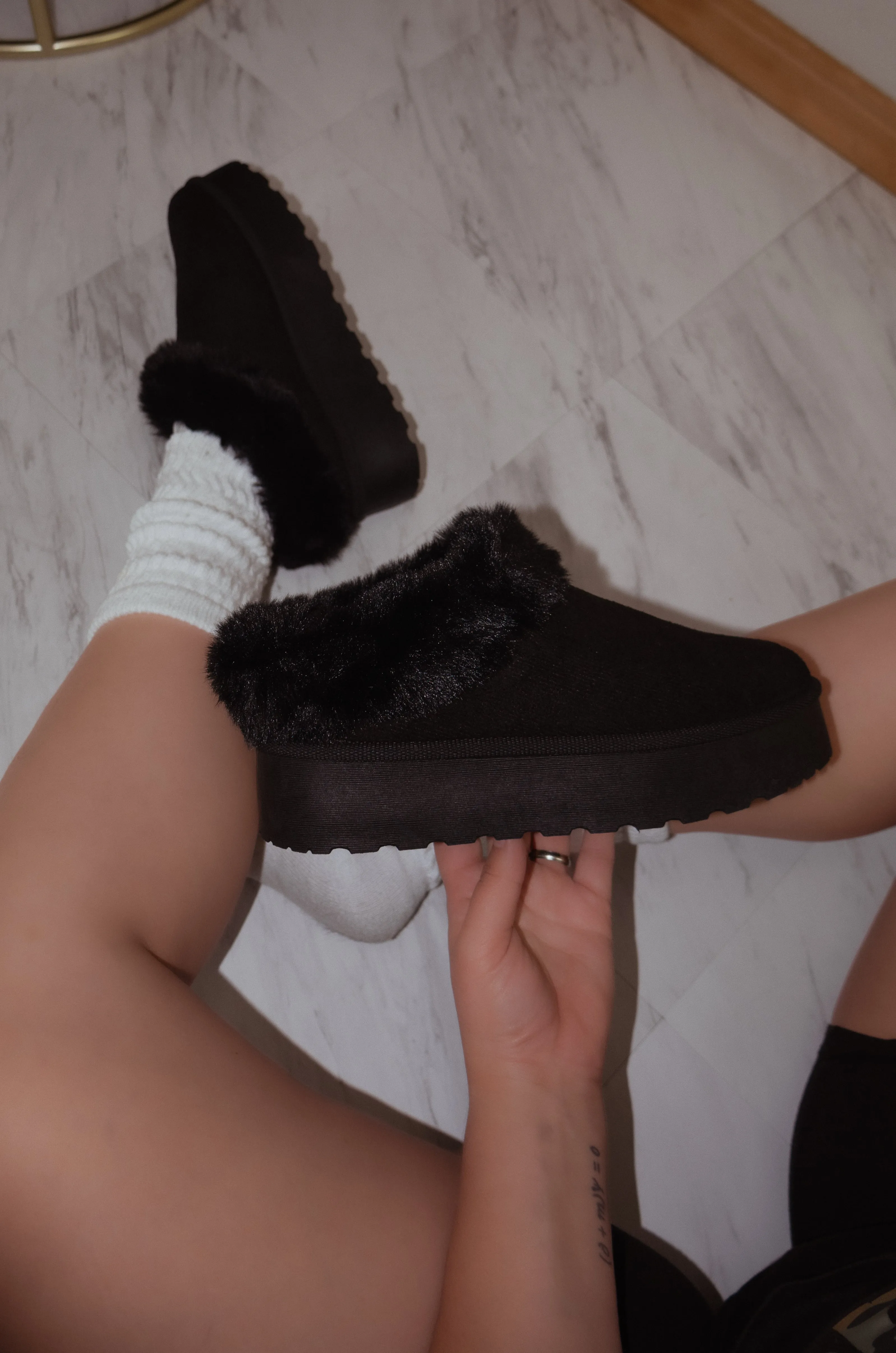 Padded - Slip-On Faux Fur Platform Booties, Cozy & Warm Design, Stylish Winter Footwear, Perfect for Casual or Cold Weather Looks