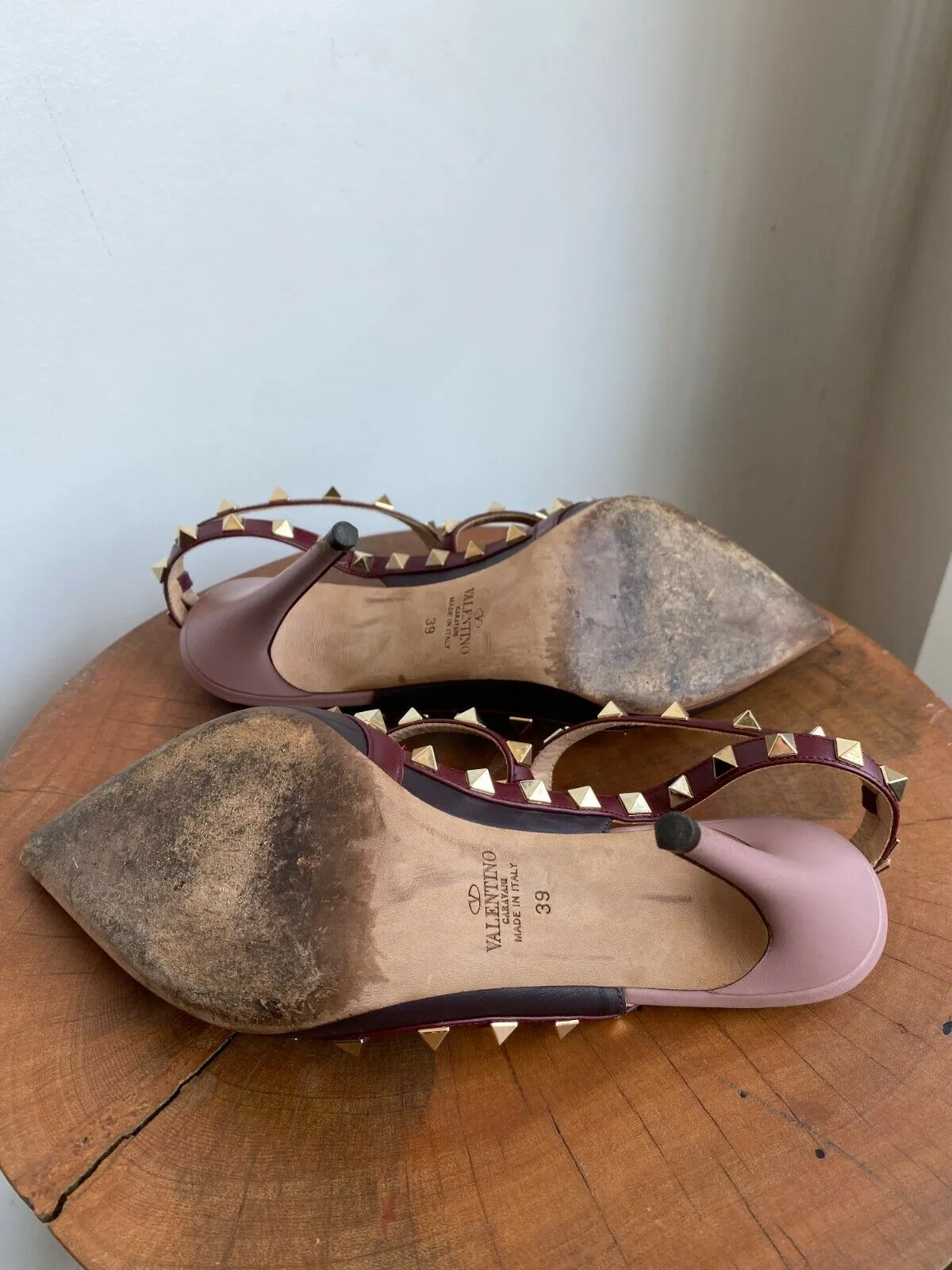ROCKSTUD BURGUNDY ANKLE HEELS