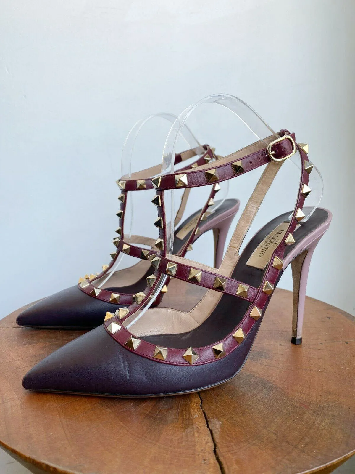 ROCKSTUD BURGUNDY ANKLE HEELS